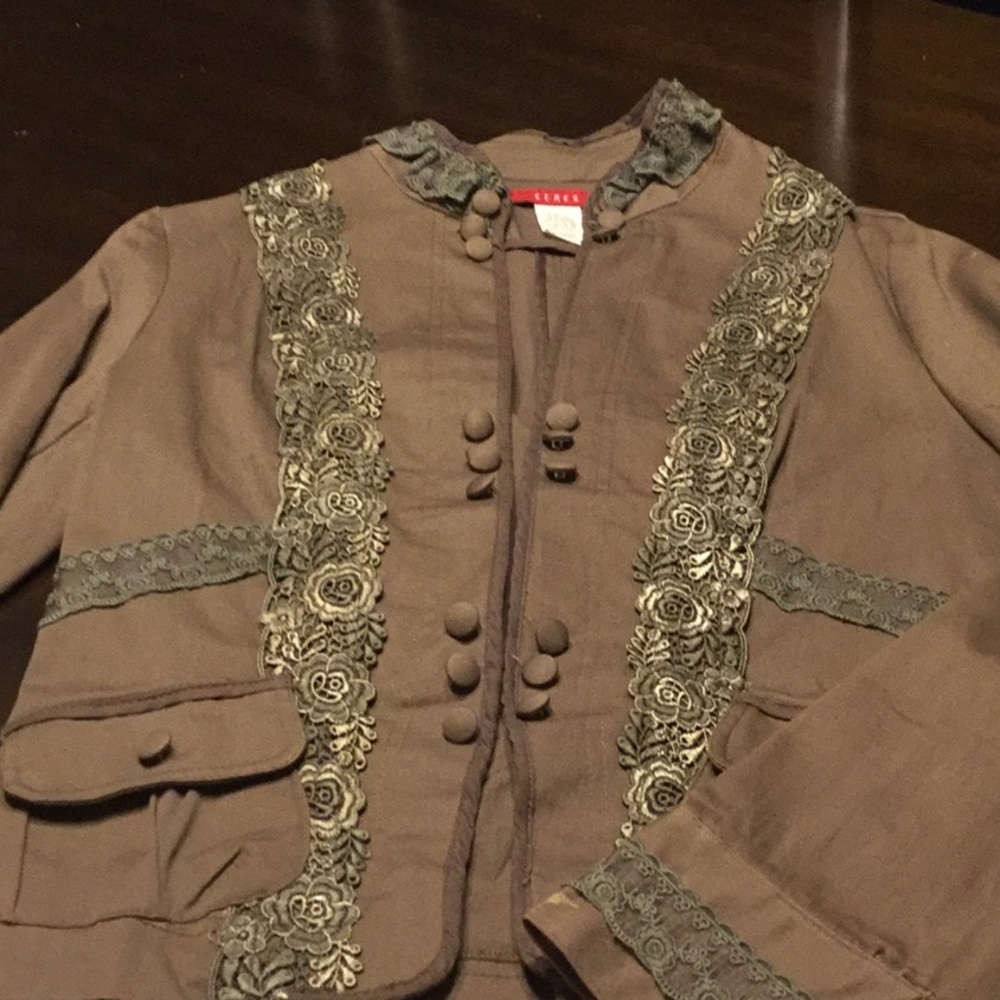 Ceres jacket with hook and eye closure